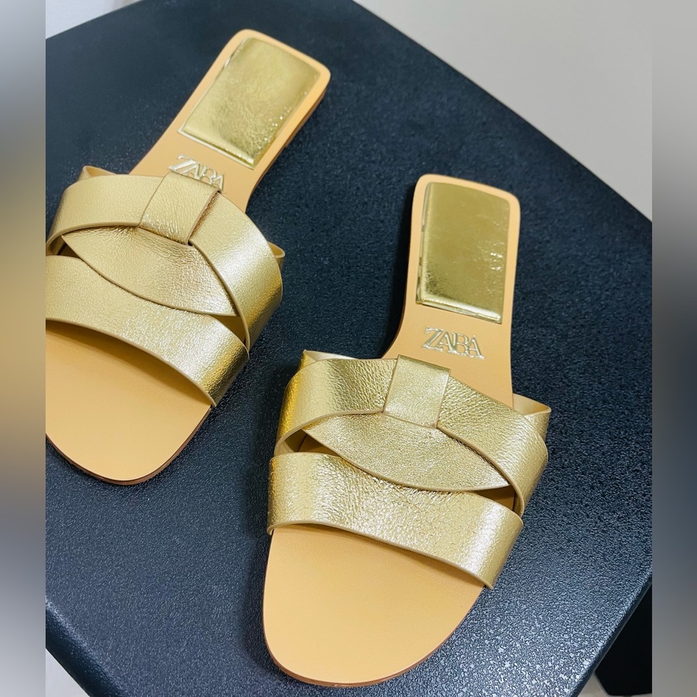 Flat sandals,like new only 1 use